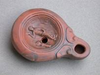Lampe à huile gallo romaine, décor de Vénus, origine Montans
