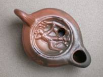 Lampe à huile gallo romaine, décor d'Hercule, origine Montans